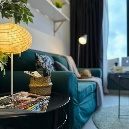 Cozy Kanvas Soho Suites Сайберджая Экстерьер фото
