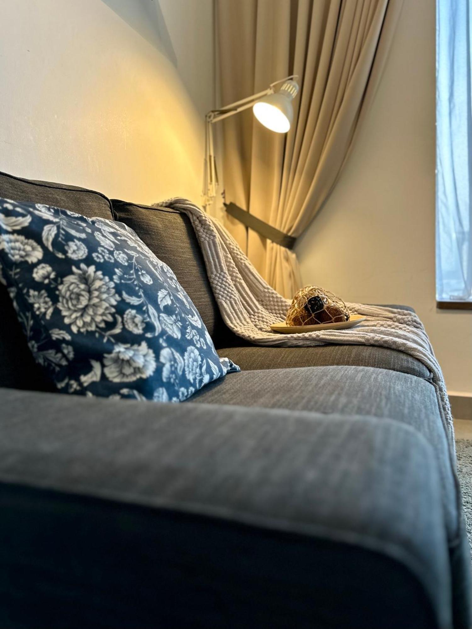Cozy Kanvas Soho Suites Сайберджая Экстерьер фото