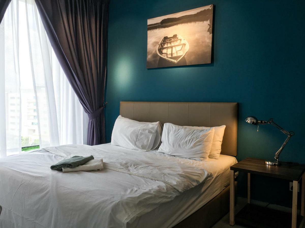 Cozy Kanvas Soho Suites Сайберджая Экстерьер фото